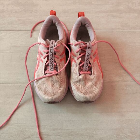 Asics Novablast 5 Running Shoes Size 7.5 White/Coral Reef High Cushion Outdoors - Picture 2 of 7